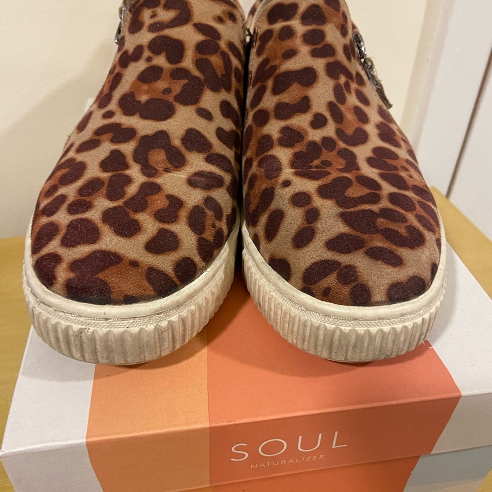 LAST CALL🎉🎉 SOUL by Naturalizer cheetah print. Size 8.5 - Picture 3 of 5